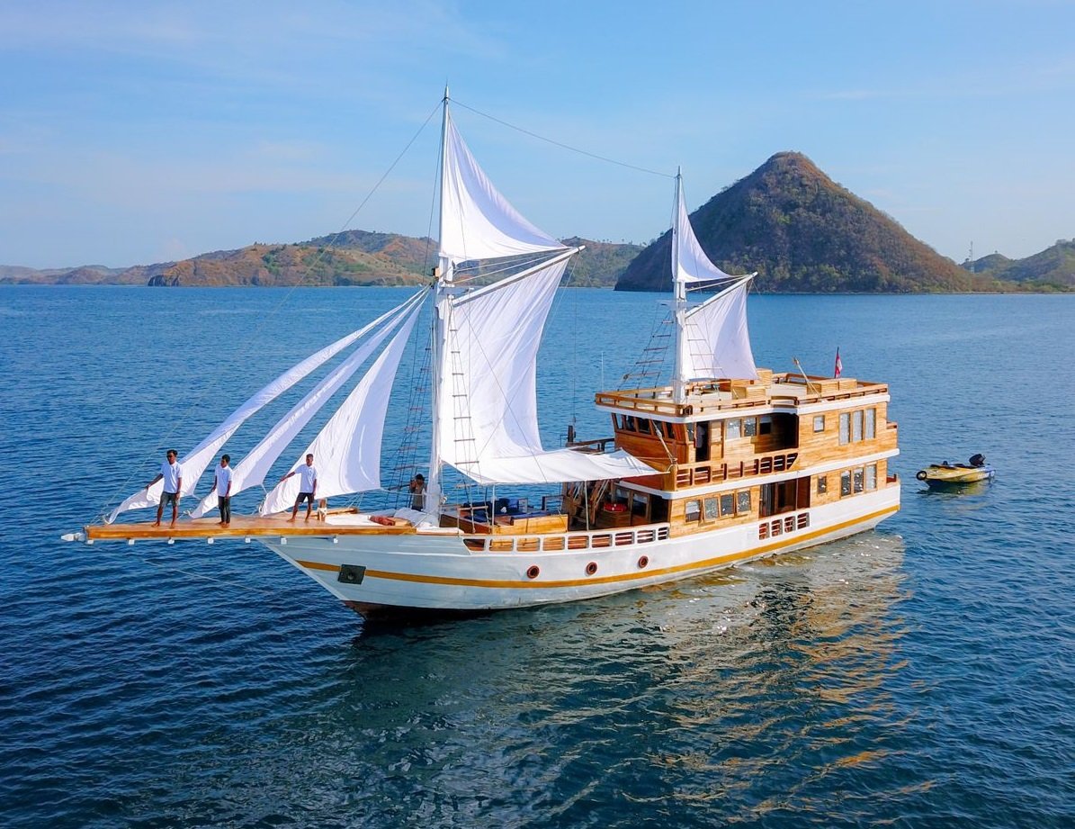 Read more about the article LUXURY 12