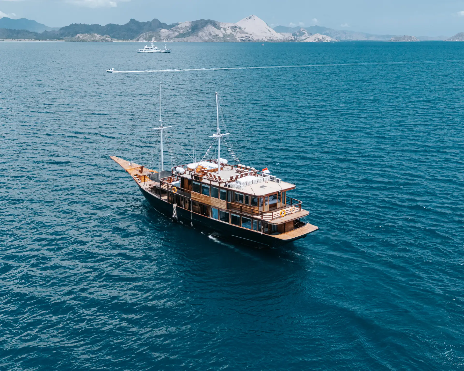 Read more about the article LUXURY 32