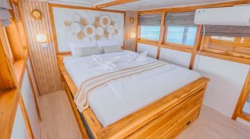 Deluxe Cabin upper-04