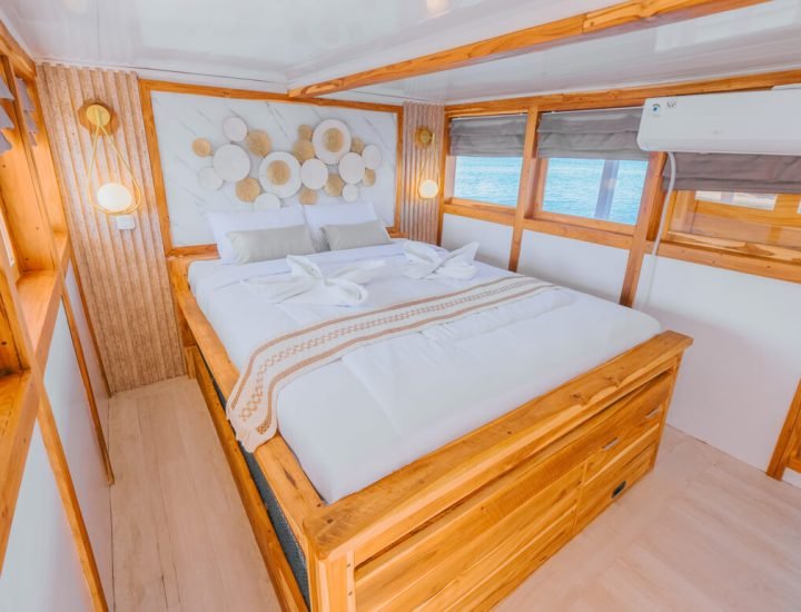 Deluxe Cabin upper-04