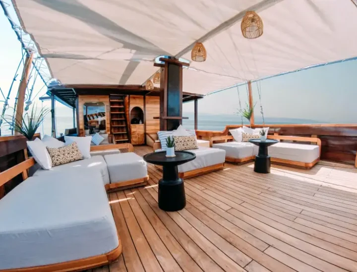 batch_Angelica Liveaboard - Relax Area 03