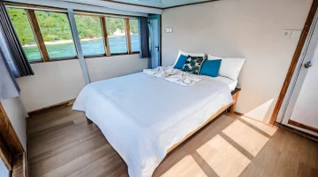 superior-8-master-cabin (1)